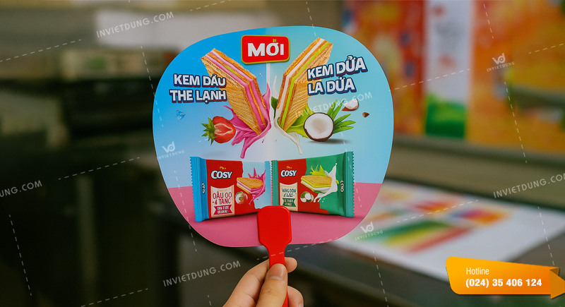 Mẫu quạt nhựa qunarg cáo hình vuông