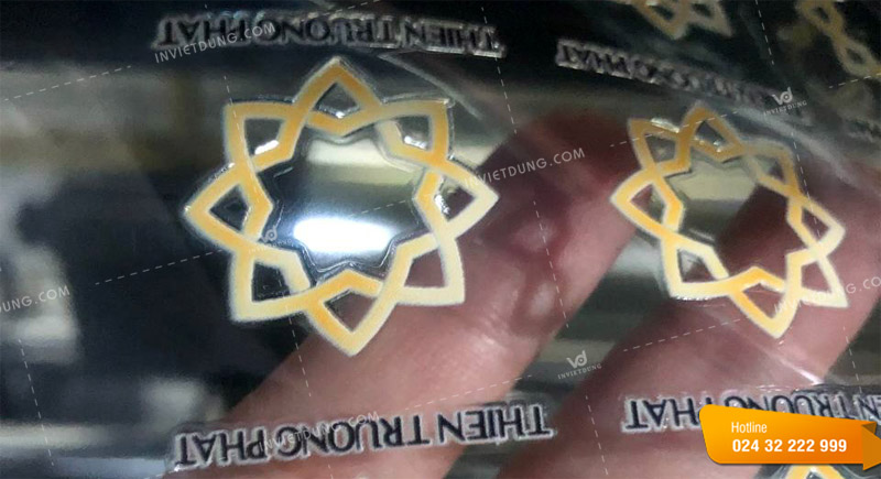 Mẫu decal nhựa trong suốt in UV
