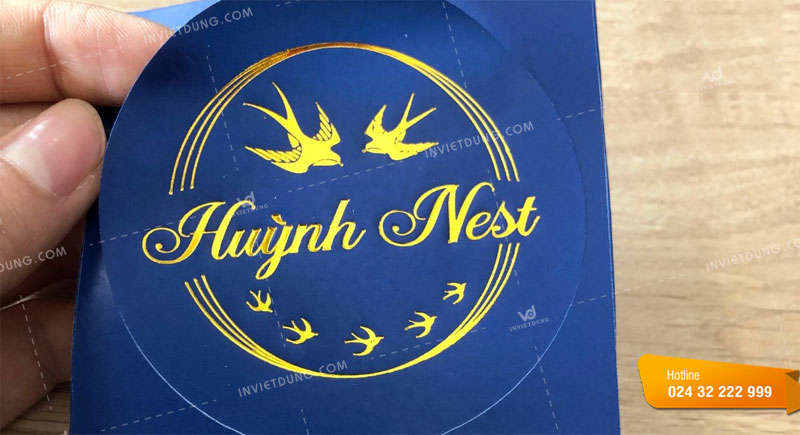 Mẫu tem nhãn decal ép kim thương hiệu Huỳnh Nest