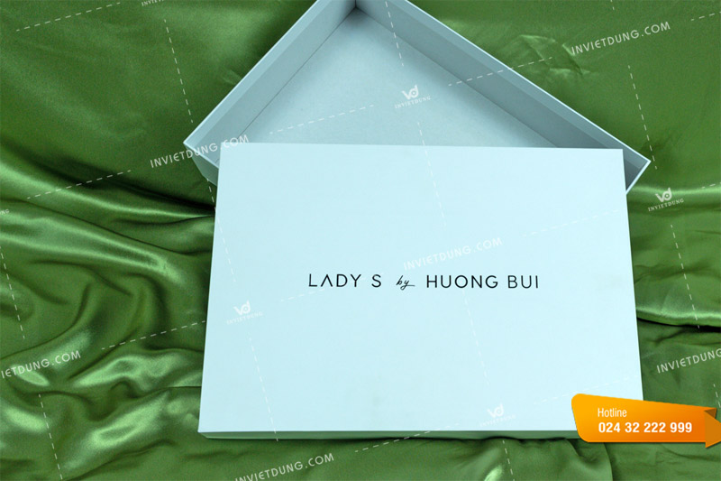 Hộp cứng đựng quần áo thương hiệu Lady&HuongBui