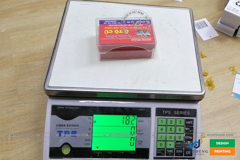 1 hộp card visit nặng bao nhiêu gram?