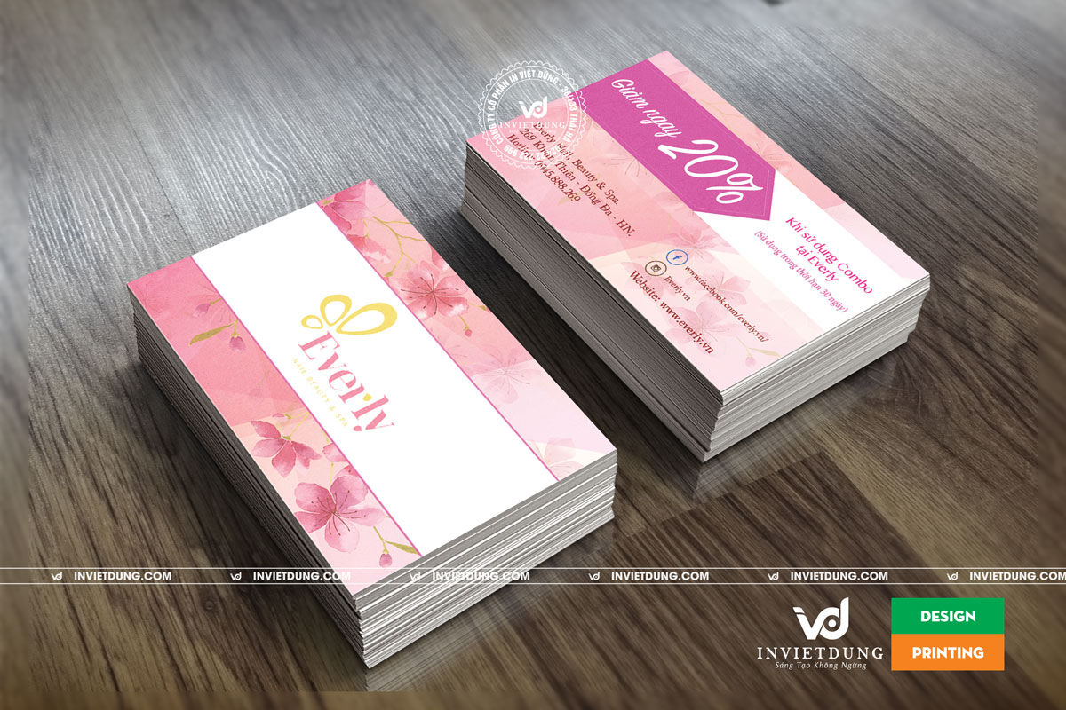 In card visit tiệm Nails Everly